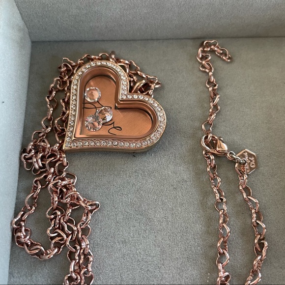 Rose Gold Origami Owl Heart Locket & Heart Chain - Picture 4 of 7